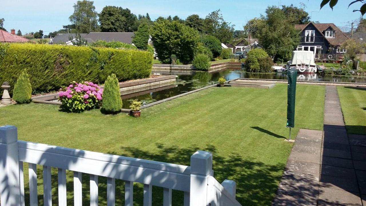 The Willows Wroxham Exterior foto